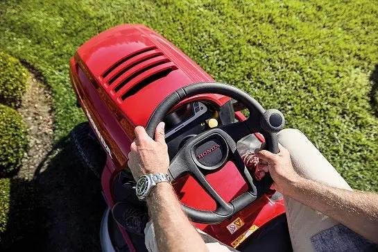 Honda HF2625HM 48 Inch Premium Lawn Tractor With Ergonomic Seat And LCD Dashboard - Image 8