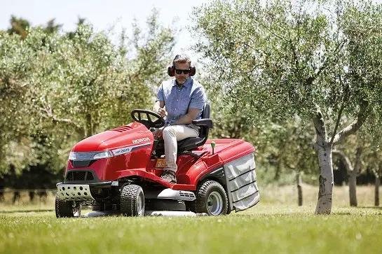 Honda HF2625HM 48 Inch Premium Lawn Tractor With Ergonomic Seat And LCD Dashboard - Image 10