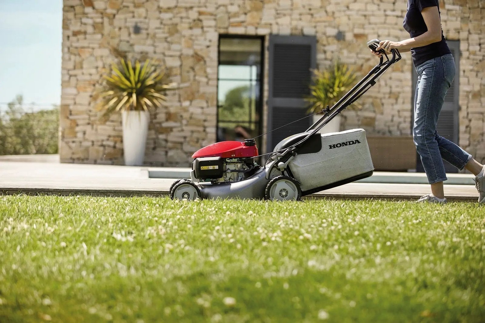 Honda HRG466SK 18 Inch Self Propelled IZY Lawn Mower Auto Choke Low Noise Cutter Housing - Image 6