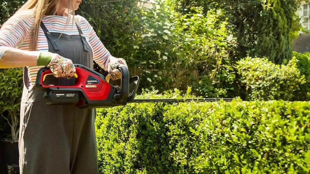 Honda HHH36 BXB Cordless Hedge Trimmer Battery Charger Bundle With 2Ah Or 4Ah Battery - Image 8
